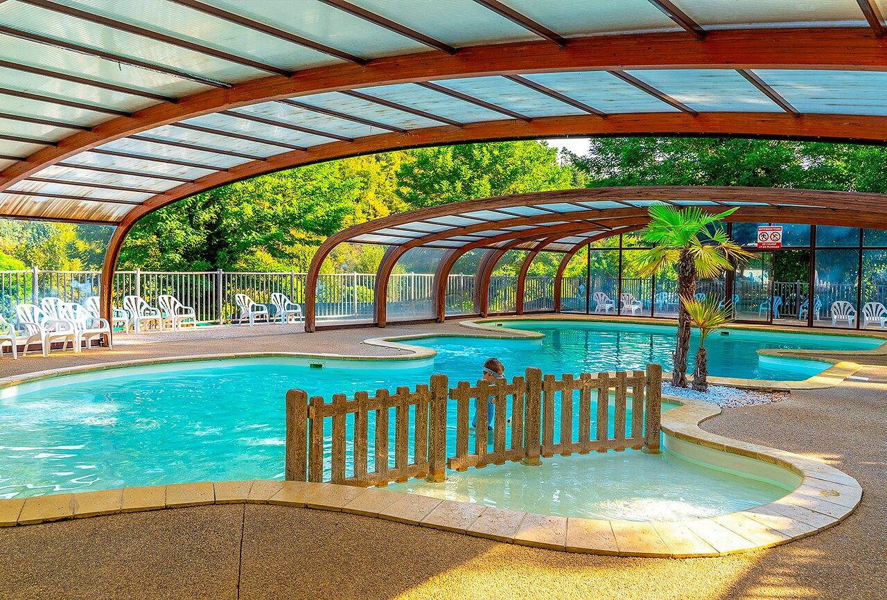 Piscina cubierta, infantil en CAPFUN Plantas, SAINT VINCENT DE DURFORT (07).