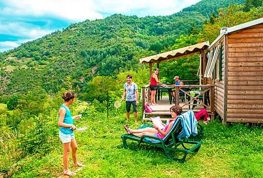 Mobil-home, familia y naturaleza en el camping CAPFUN Plantas, SAINT VINCENT DE DURFORT (07).