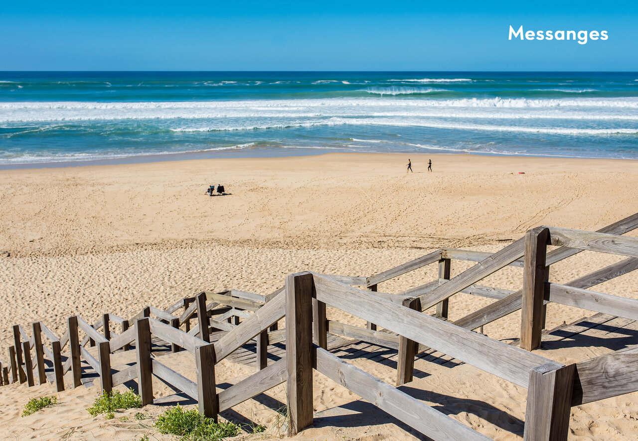 Playa de arena fina y oc�ano en Messanges, Landas, Nueva Aquitania.
