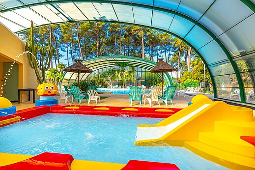 Piscina cubierta, tobog�n, piscina infantil CAPFUN Pomme de Pin en Saubion (40).