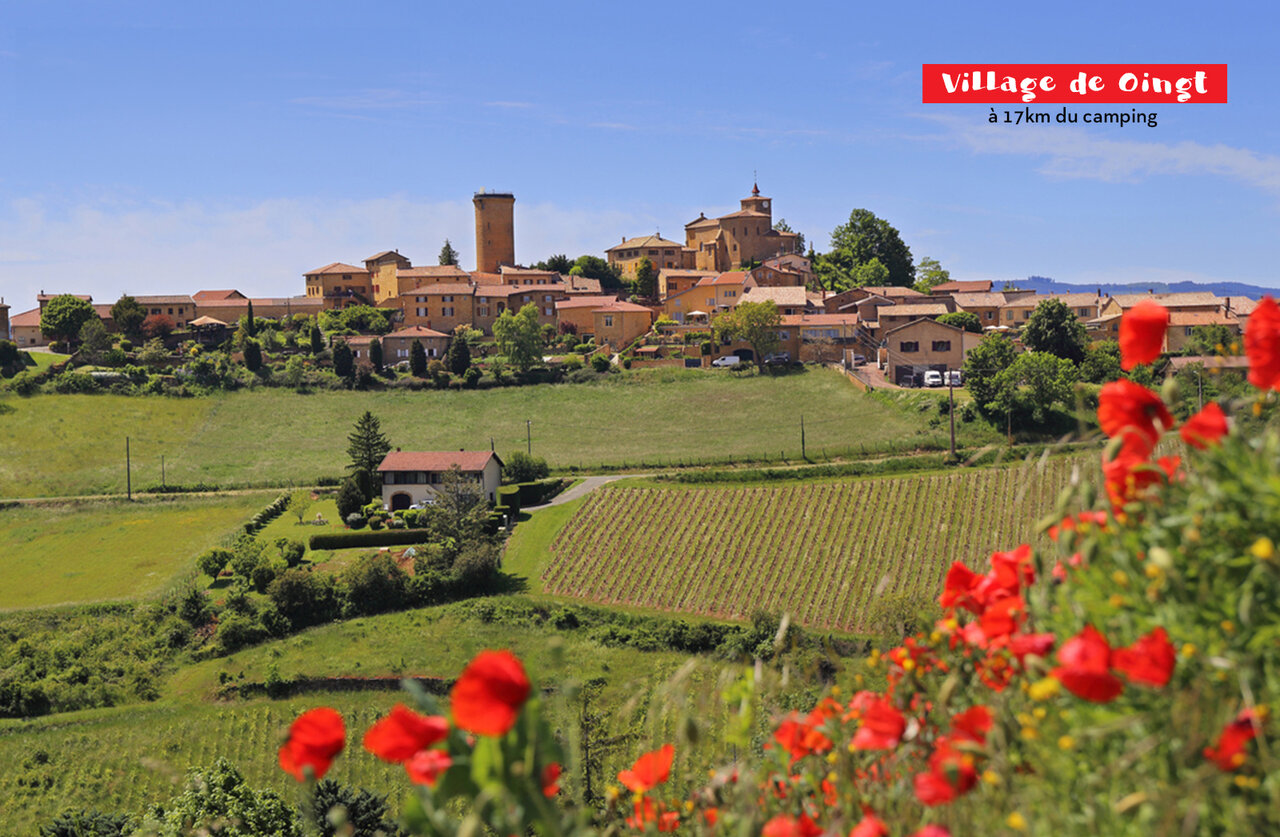 Pueblo medieval de Oingt, uno de los m�s bellos de Francia, cerca de Anse.