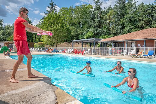 Aquagym piscina camping CAPFUN Les Portes du Beaujolais Anse (69).