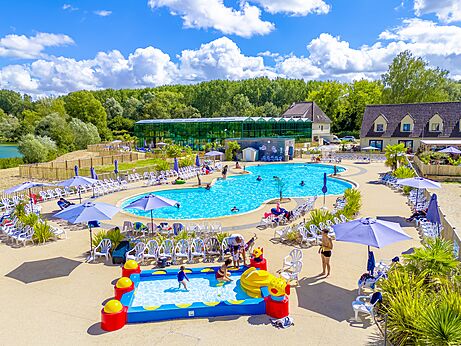 Piscina exterior, piscina infantil en camping VAGUES OCEANES en Gouaix (77).