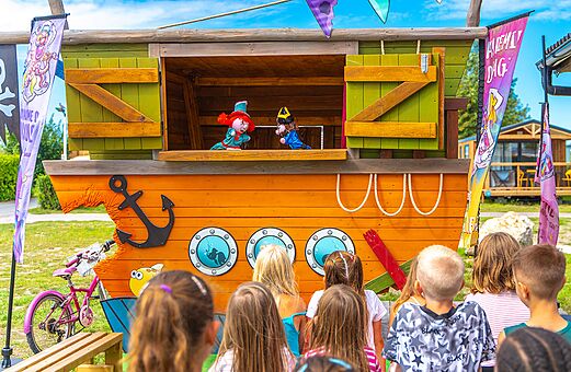 Marionetas niños en el camping VAGUES OCEANES Près de la Fontaine à Gouaix (77).