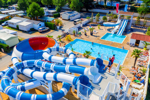 Toboganes acuáticos, piscinas en el camping CAPFUN Prises à La TRANCHE SUR MER (85).