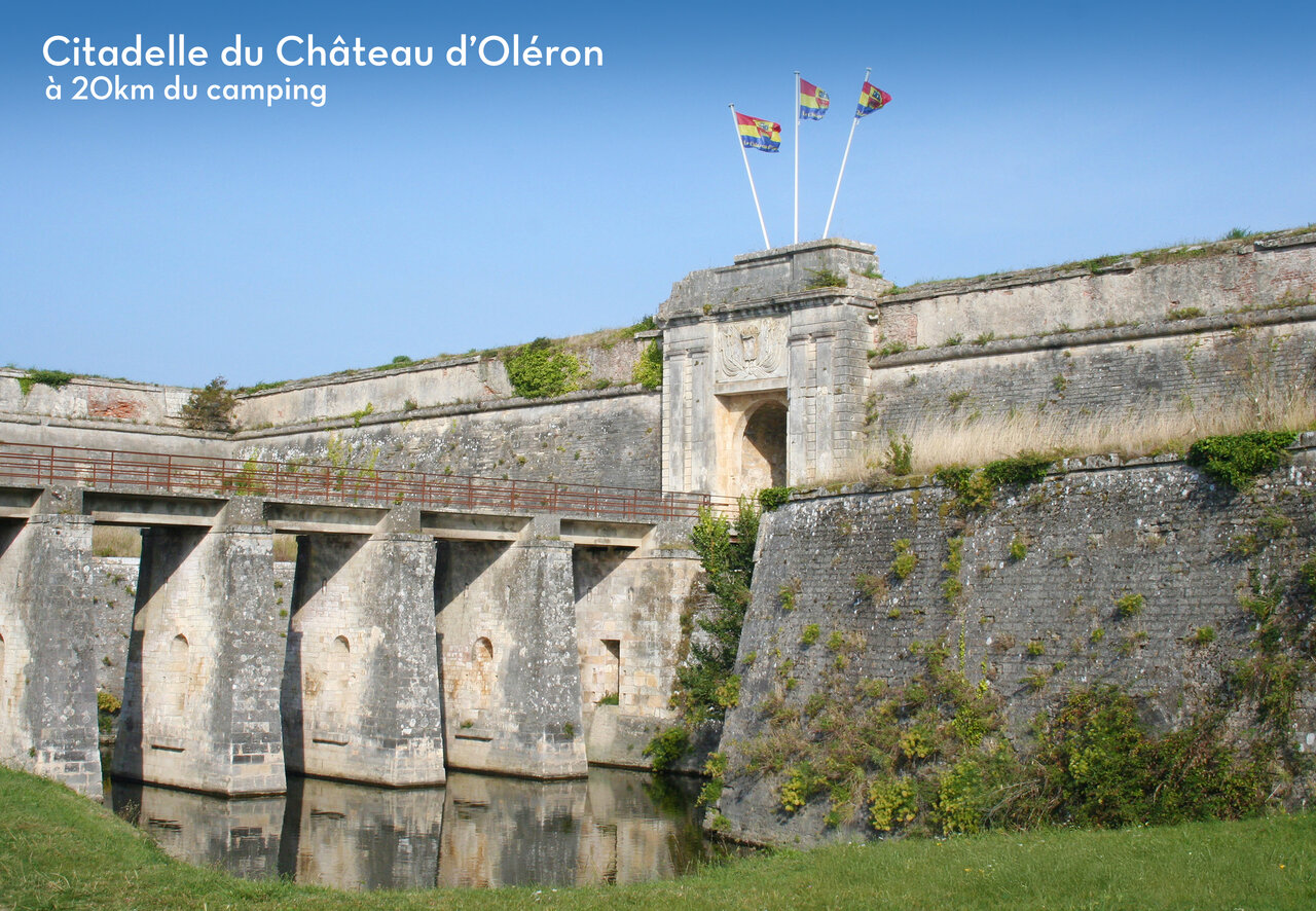 Ciudadela de Ch�teau d'Ol�ron, fortaleza hist�rica con foso y puente levadizo, para visitar.