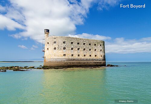 Fort Boyard, monumento hist�rico en el mar cerca de la isla de Ol�ron.