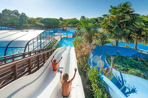 Toboganes acuáticos y piscinas en el camping CAPFUN Quatre Vents d'Oléron en St Georges d'Oléron (17).