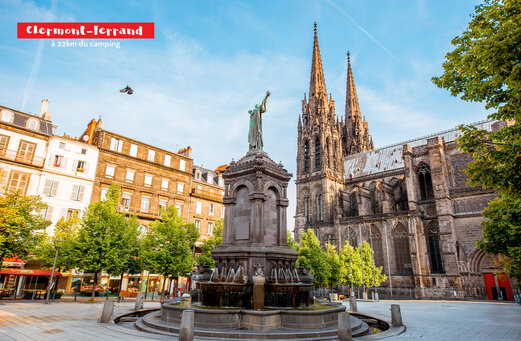 Catedral de Clermont-Ferrand y plaza, ciudad para visitar cerca del camping.