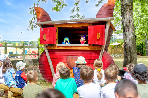 Espect�culo de marionetas para ni�os en camping CAPFUN Ranch des Volcans, Chatel-Guyon (63).