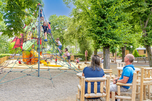Zona de juegos, escalada en el camping CAPFUN Ranch des Volcans en Chatel-Guyon (63).
