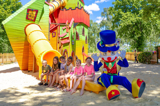 Juegos, mascota en el camping CAPFUN Ranch des Volcans en Chatel-Guyon (63).