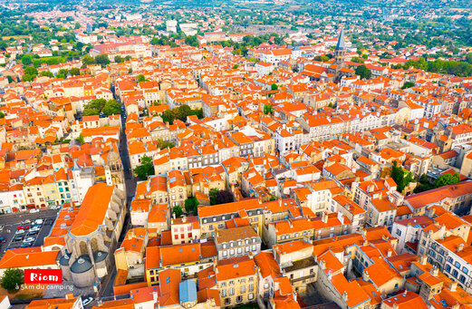 Vista a�rea del centro hist�rico de Riom, ciudad para visitar en Auvernia.