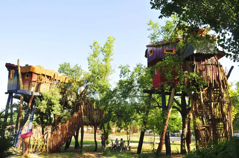 Rgnire : Maisons dans les arbres, Camping Rhone Alpes - 4