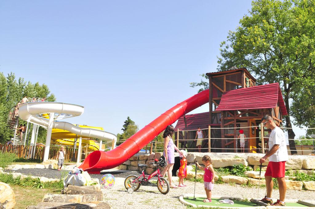 Rgnire : Maisons dans les arbres, Camping Rhone Alpes - 12
