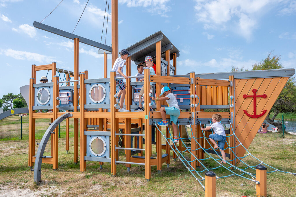 Roumingue, Camping Aquitania - 33