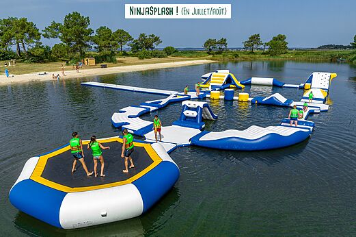 Ninja Splash, parque acu�tico inflable en el camping CAPFUN Roumingue LANTON (33).