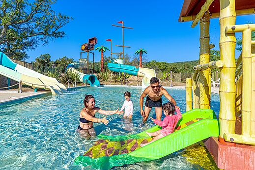 Piscina y toboganes acu�ticos en CAPFUN La Rumba en Fr�jus (83).