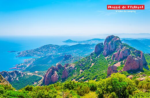 Macizo del Est�rel, paisajes rocosos y mar Mediterr�neo cerca de Fr�jus.
