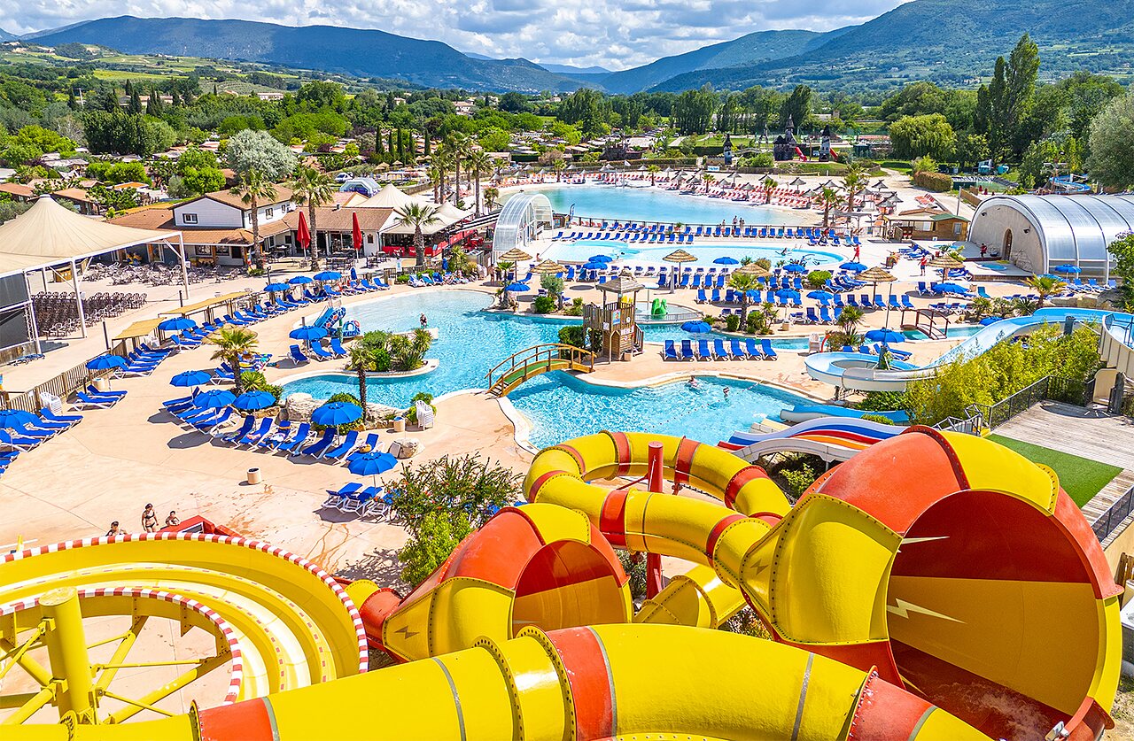 Parque acu�tico, toboganes, piscinas al camping CAPFUN Sagittaire en VINSOBRES (26).