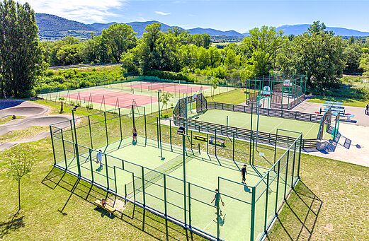 Pistas de p�del, tenis y multideporte CAPFUN Sagittaire en VINSOBRES (26).