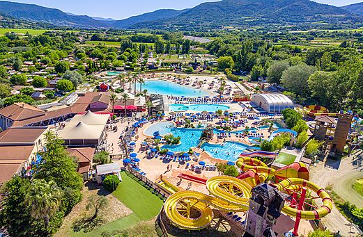 Gran parque acu�tico, piscinas y toboganes en el camping CAPFUN Sagittaire en VINSOBRES (26)
