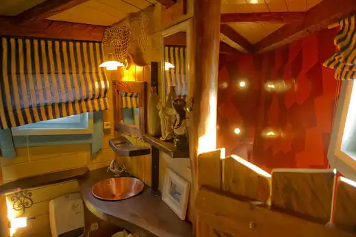 Sagittaire : Maison insolite, Camping Rhone Alpes Sagittaire : Maison insolite, Camping Rhone Alpes