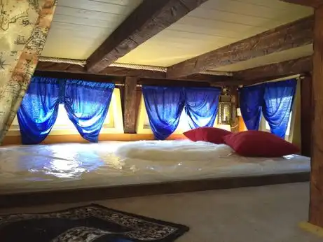 Sagittaire : Maison insolite, Camping Rhone Alpes Sagittaire : Maison insolite, Camping Rhone Alpes
