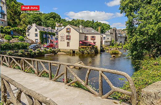 Encantador pueblo de Pont-Aven con su r�o y casas tradicionales en Breta�a.