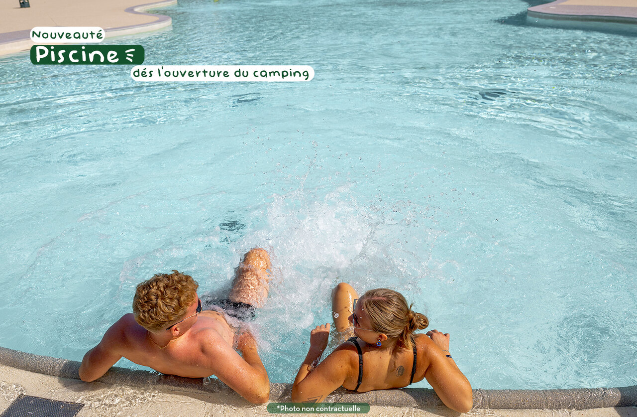 Nueva piscina exterior con chorros de agua en el camping CLICOCHIC Seuli�res, Saint-Denis-d'Ol�ron.