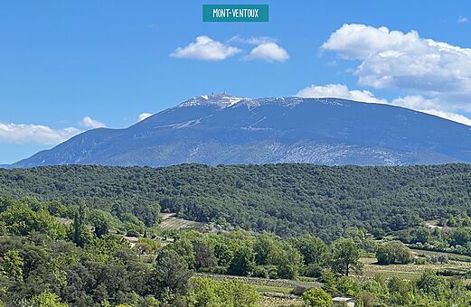 Mont Ventoux nevado, paisaje provenzal, lugar para visitar en Provenza.