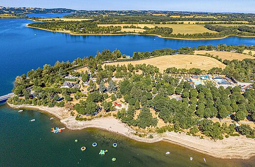 Lago, piscina, camping en CLICOCHIC Soleil Levant en Canet-de-Salars (12).