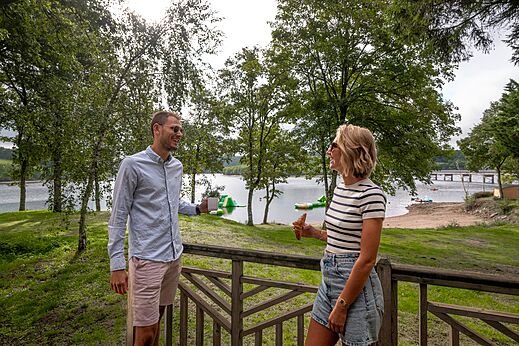 Actividades náuticas en lago, juegos inflables en el camping CLICOCHIC Soleil Levant en Canet-de-Salars (12).