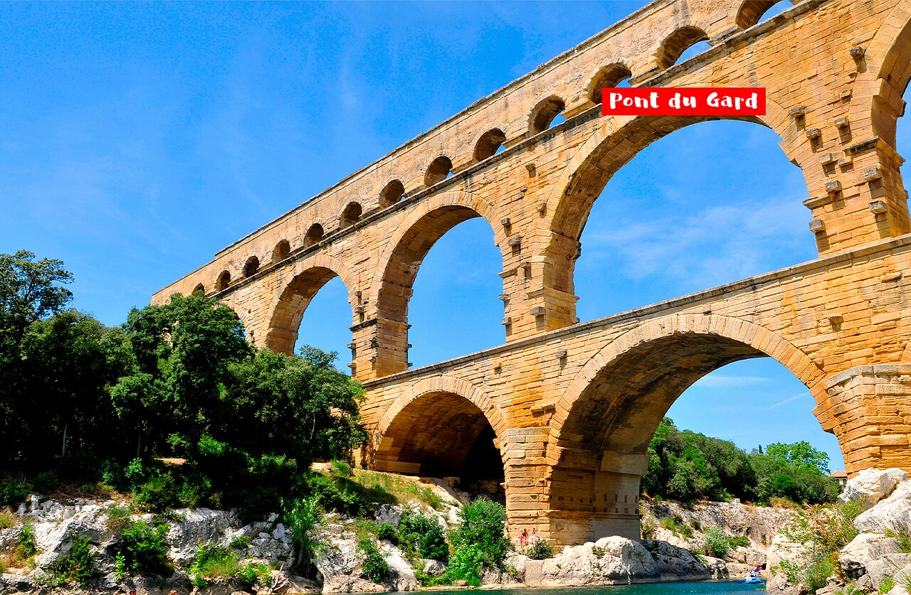 Pont du Gard, majestuoso acueducto romano, para visitar cerca de Remoulins, Gard.