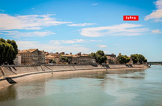 Arles, ciudad histórica a orillas del Ródano en Provenza, para visitar.
