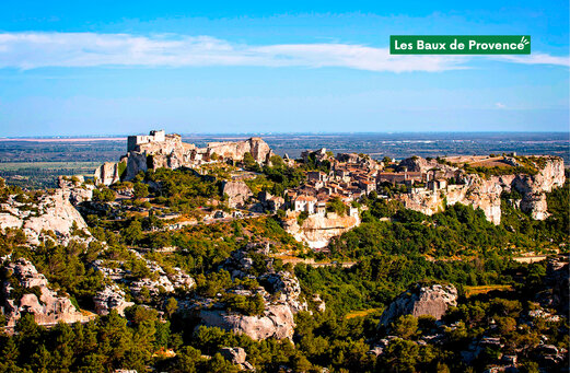 Pueblo medieval de Les Baux de Provence con su castillo en la regi�n Provenza-Alpes-Costa Azul.