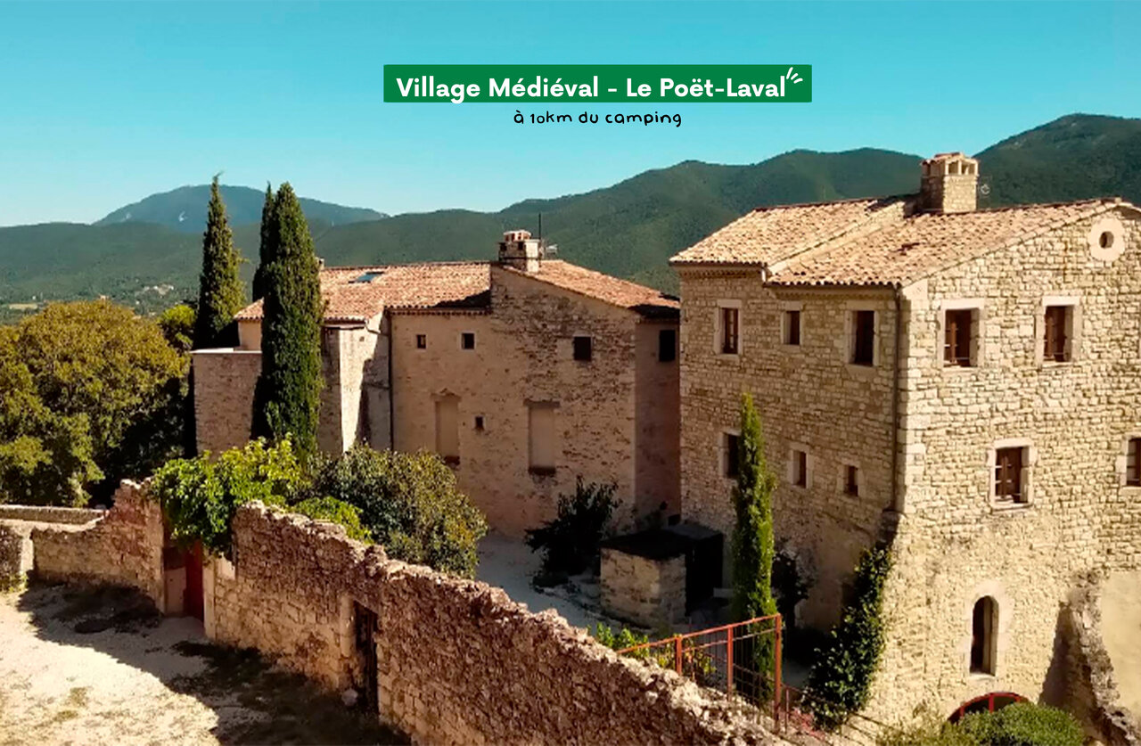 Pueblo medieval Le Po�t-Laval, Dr�me, para visitar cerca del camping.