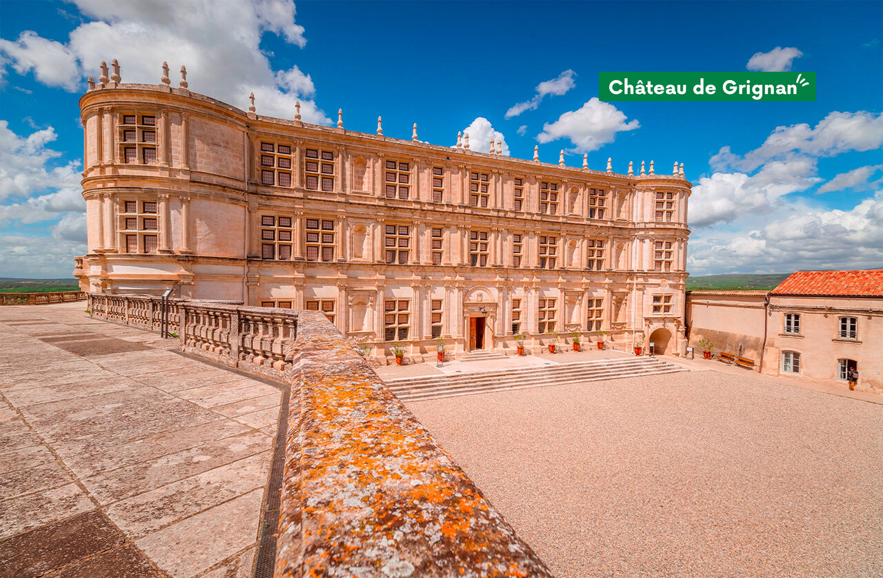 Castillo de Grignan, monumento hist�rico para visitar cerca del camping en Dr�me Proven�ale.