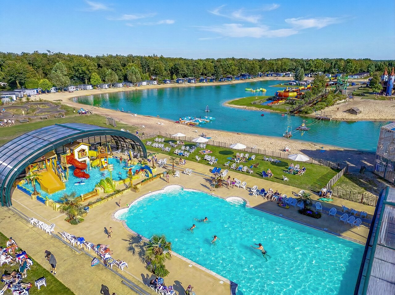 Parque acu�tico, lago, Mobil-homes en CAPFUN Vakantiepark Capfun het Stoetenslagh Rheezerveen.