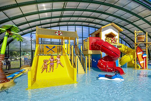 Toboganes acu�ticos y juegos de agua para ni�os en el camping CAPFUN Vakantiepark Capfun het Stoetenslagh en Rheezerveen.