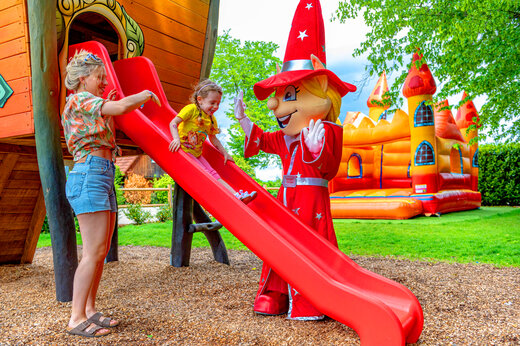 Juegos, mascota en el camping CAPFUN Suzel en Sainte-Croix-en-Plaine (68).