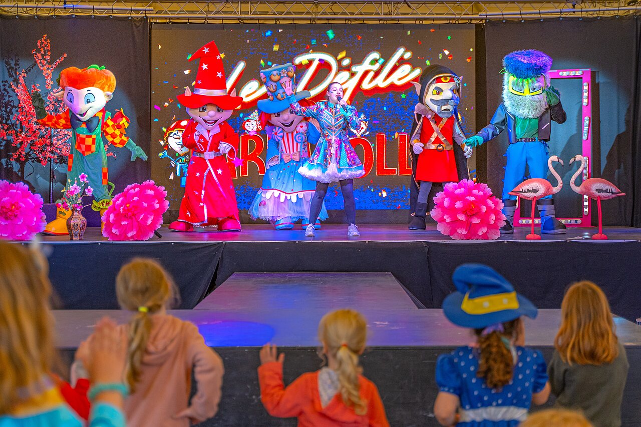 Espect�culo de animaci�n con mascotas y ni�os en el camping CAPFUN Talaris Vacances en Lacanau.