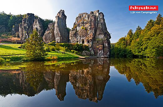 Famosas rocas Externsteine y su reflejo en el agua, lugar tur�stico.