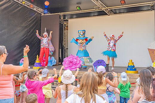 Espectáculo de animación infantil con mascotas en camping CAPFUN Temps Libre en BOUGE CHAMBALUD.