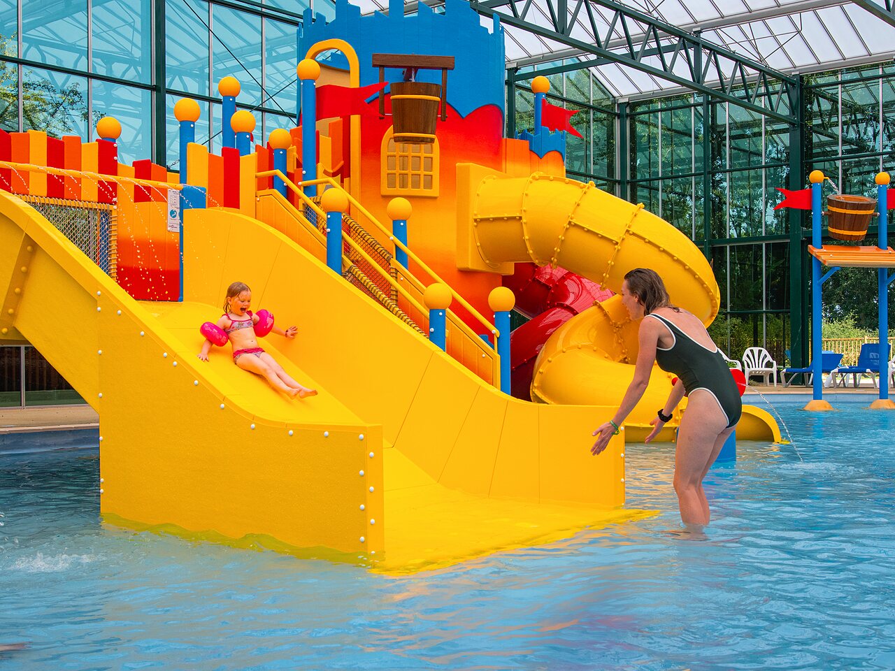 Piscina, tobog�n, juegos en camping CAPFUN Tensch Jolie en Grostenquin (57).