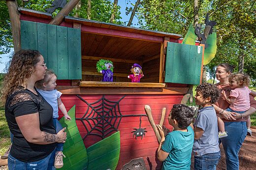 Espect�culo de marionetas para ni�os y familias en el camping CAPFUN Tensch Jolie en Grostenquin (57).