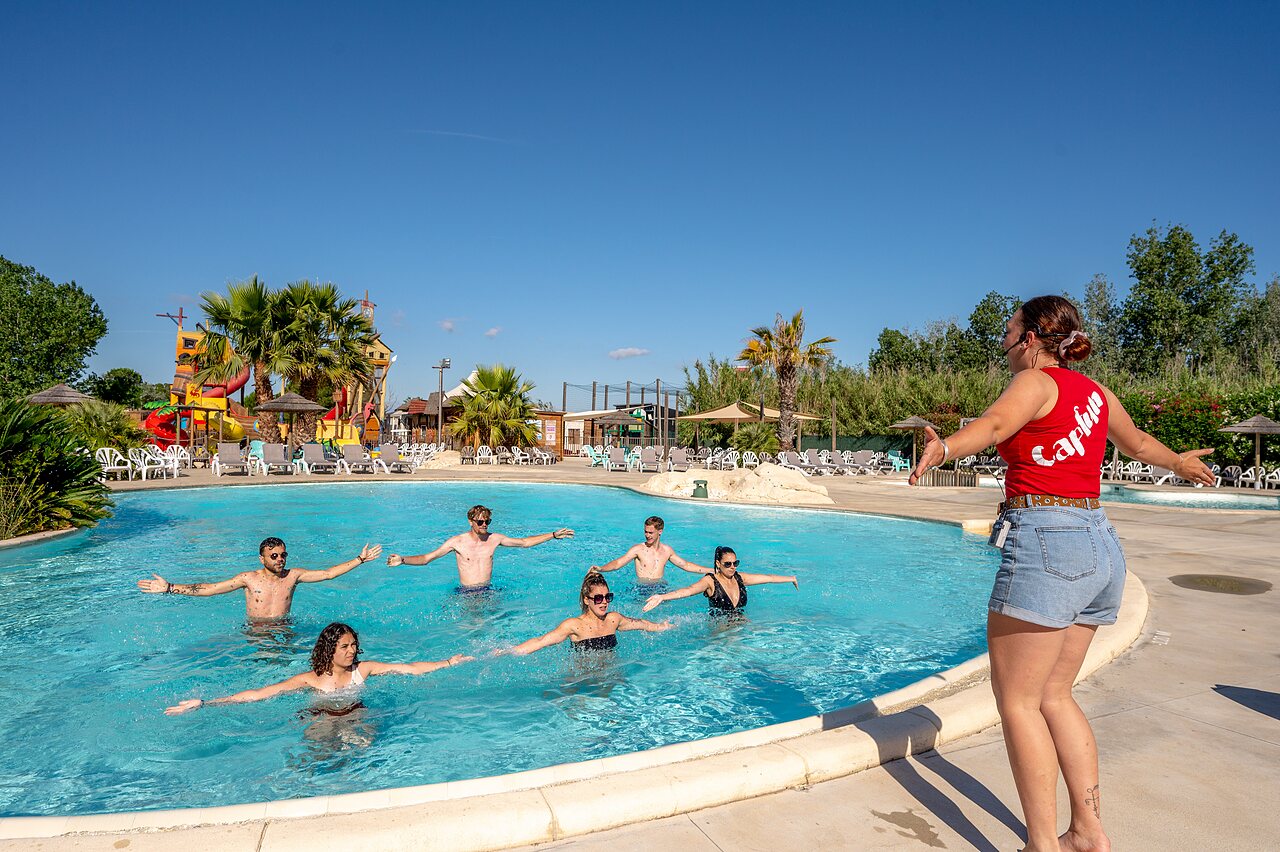 Animaci�n acu�tica y piscina con toboganes en camping CAPFUN Teorix MARSEILLAN PLAGE (34).