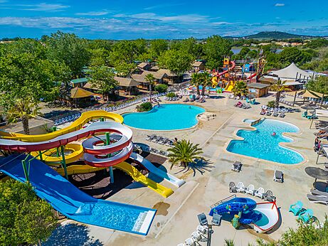 Parque acu�tico con piscinas y toboganes gigantes en el camping CAPFUN Teorix en MARSEILLAN PLAGE (34)