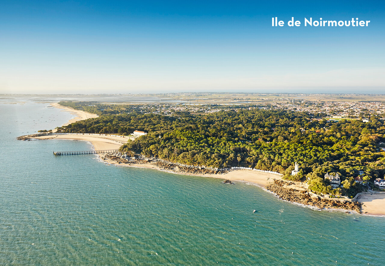 Vista a�rea de la isla de Noirmoutier, sus playas y bosques, lugar para visitar.