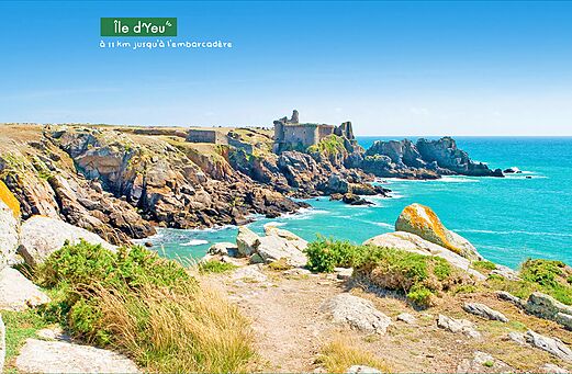 Costa rocosa y antiguo castillo de la Isla de Yeu, para visitar cerca del camping.